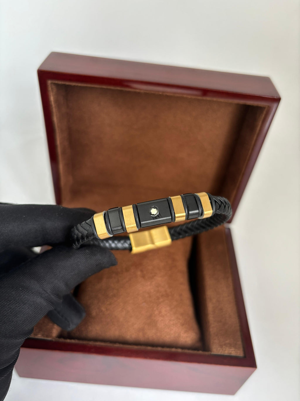 Pulseira Masculina Montblanc Premium – Aço Dourado e Trançado Preto