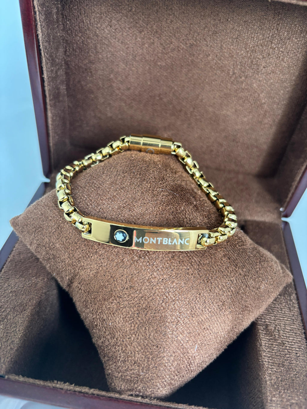 Pulseira Masculina Estilo Montblanc Premium – Aço Dourado com Placa Central Refinada