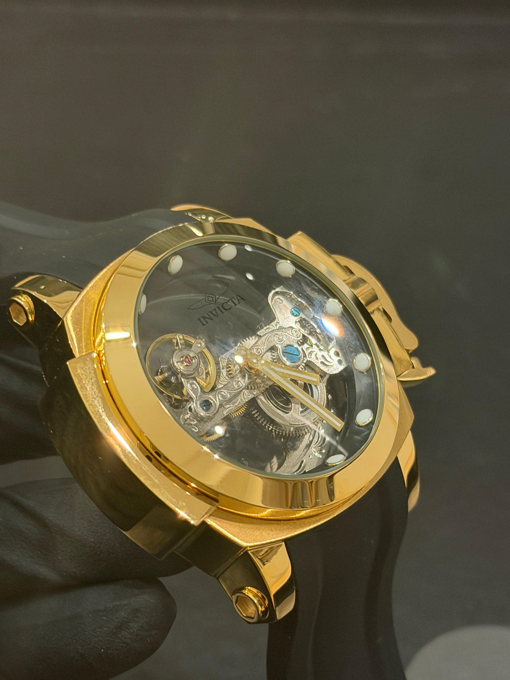 Relógio Invicta Linha Premium Gold Automático – Caixa Dourada | Design Exclusivo