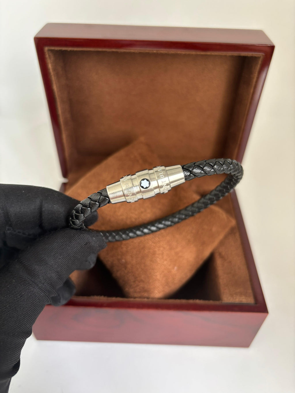 Pulseira Masculina Montblanc Premium – Trançada Preta com Fecho em Aço