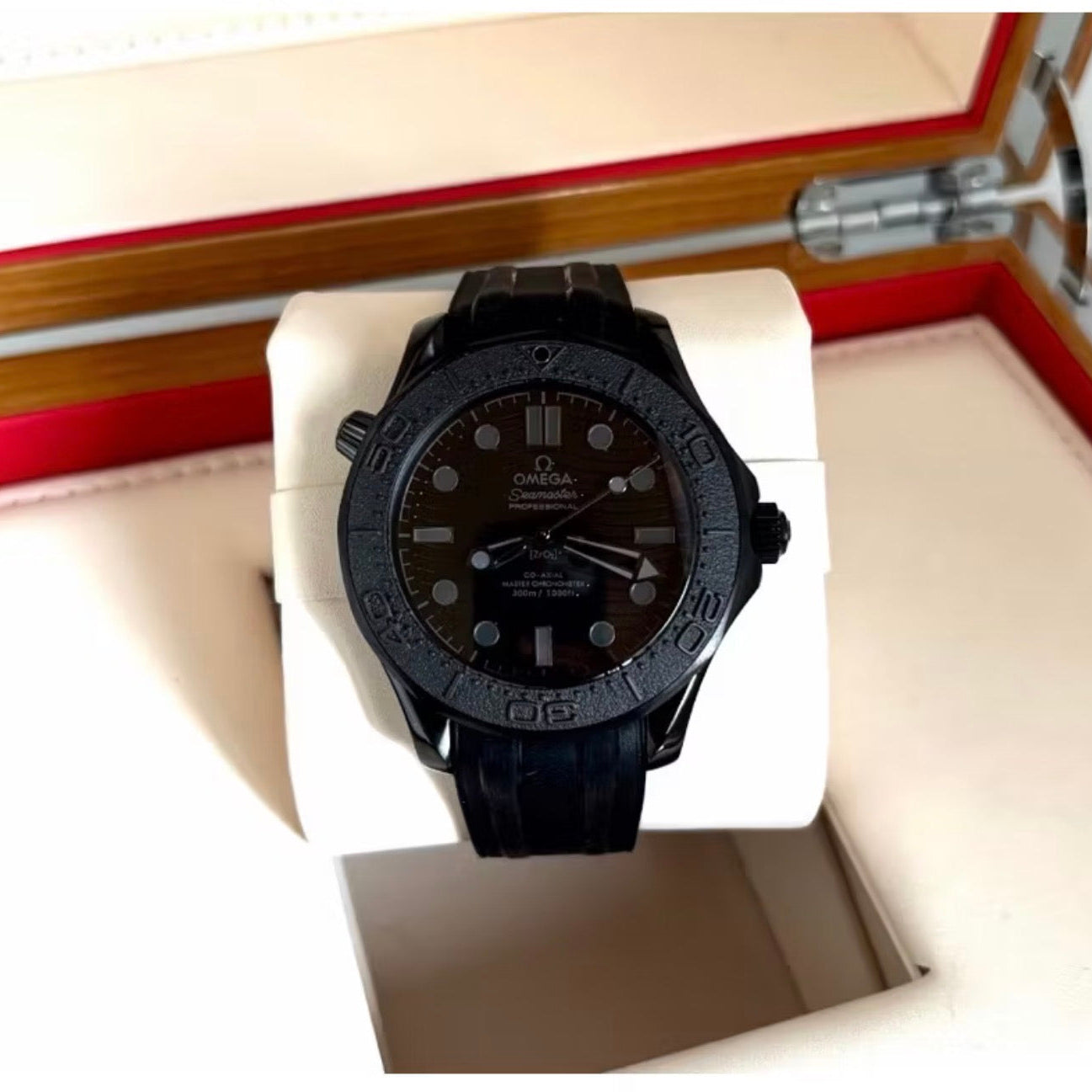 OMEGA - Relogio Masculino - Speedmaster All Black - 42mm - Automático - Fundo Transparente