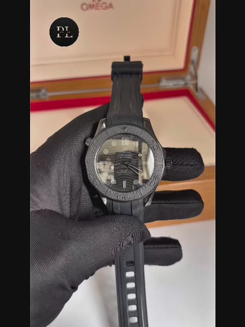OMEGA - Relogio Masculino - Speedmaster All Black - 42mm - Automático - Fundo Transparente